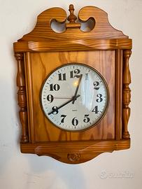 Orologio in legno da parete