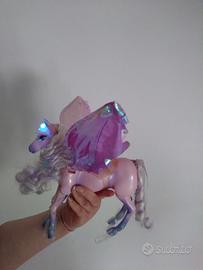CAVALLO ALATO PEGASO CON BARBIE E PRINCIPE