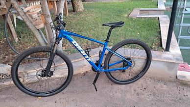 Mountain bike giant TG M 2022 