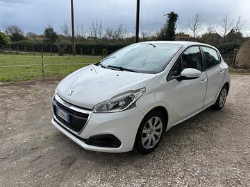 Peugeot 208 1.4 e-HDi 68 CV S&S robotizzato 5 port