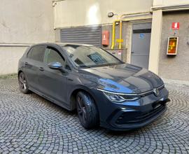 Volkswagen Golf 1.5 TSI 150cv R-Line con tettuccio