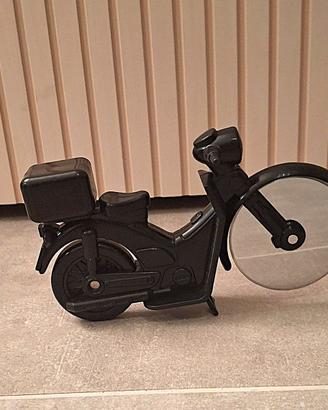 Taglia pizza a forma di Scooter