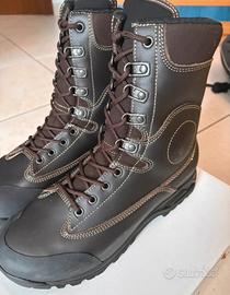 Anfibi trekking pelle marrone suola Vibram nuovi