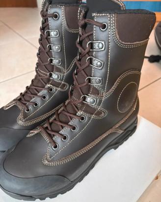 Anfibi trekking pelle marrone suola Vibram nuovi