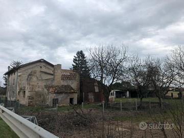 Casa da ristrutturare e terreno