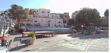 Appartamento su due livelli vista piazza Via Sola
