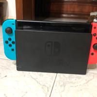 Nintendo switch con due giochi e custodia