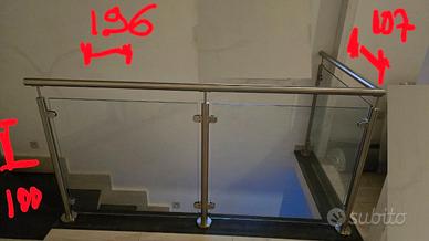 Parapetto in acciaio temperato satinato e vetro