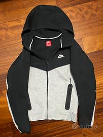 felpa nike tech