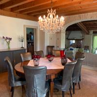 Pregiato  tavolo intarsiato allungabile per 12