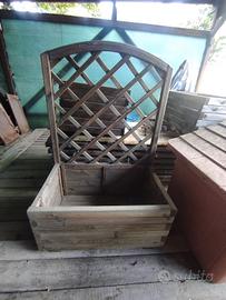 fioriera legno trattato con graticcio