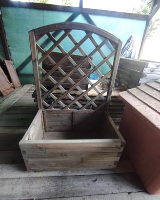 fioriera legno trattato con graticcio