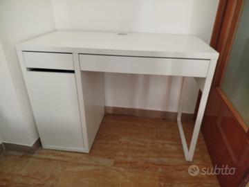 scrivania computer 