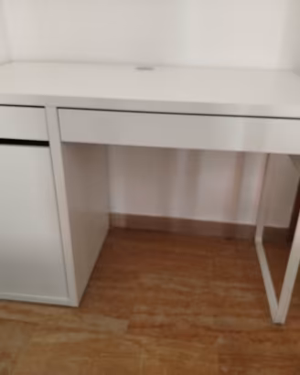 scrivania computer 
