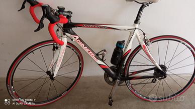 bici da corsa full carbonio anno 2018.
