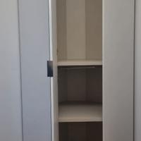 Armadio angolato con anta a specchiera