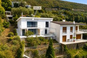 Villa con garage e vista sul Lago di Garda