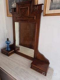 specchio sopra comò 