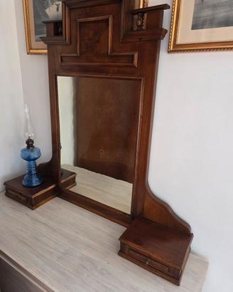 specchio sopra comò 