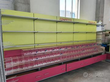 ARREDAMENTO NEGOZIO DOLCIUMI CIOCCOLATO