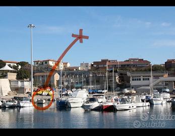 Barca all'ormeggio e posto barca