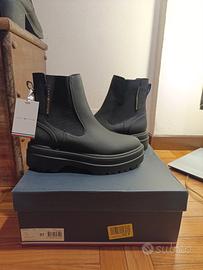 Stivaletti neri Chelsea con plateau 