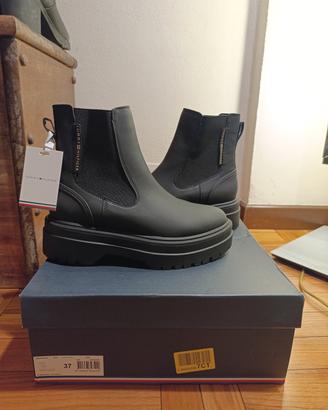Stivaletti neri Chelsea con plateau 