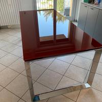 Scrivania in acciaio e vetro temperato rosso