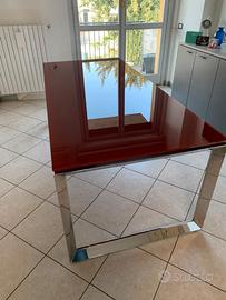 Scrivania in acciaio e vetro temperato rosso