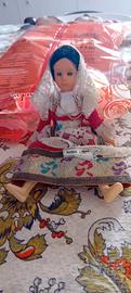 bambola in costume sardo