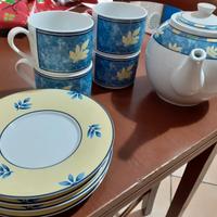 4 tazze da the in fine porcellana + teiera