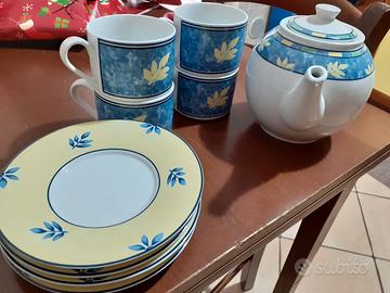 4 tazze da the in fine porcellana + teiera