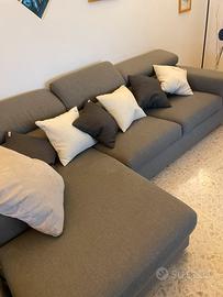 Divano grigio 3 posti con isola Poltronesofà