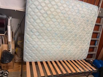 Materasso matrimoniale a molle+ rete a doghe