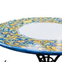 Tavolo in ceramica e 4 sedie