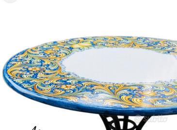 Tavolo in ceramica e 4 sedie