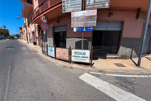 Locale commerciale con doppia Vetrina