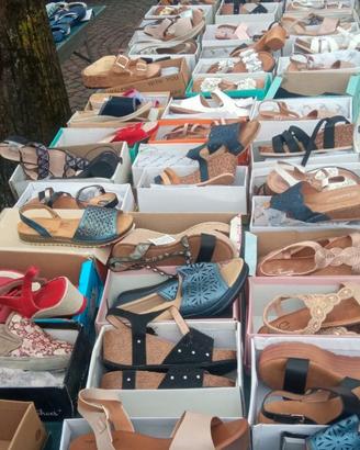 Stock di scarpe 250 paia circa