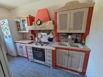 Cucina completa (escluso frigorifero)