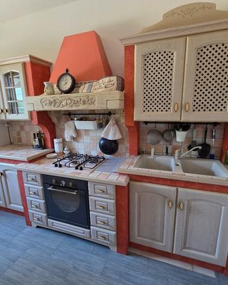 Cucina completa (escluso frigorifero)