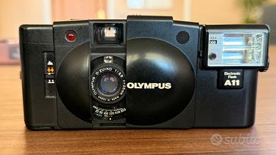 Olympus XA 2 con Flash, fotocamera analogica 35 mm