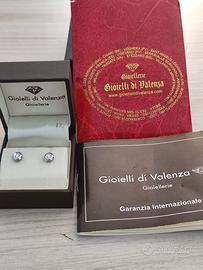 Orecchini in oro bianco con punto luce