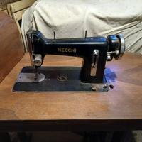 Macchina da cucire necchi