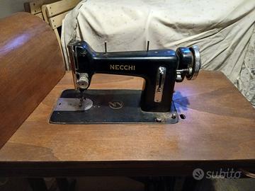 Macchina da cucire necchi
