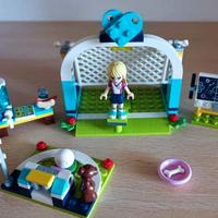 Lego Friends 41330 - l'Allenamento di Calcio di St