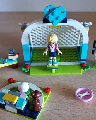 Lego Friends 41330 - l'Allenamento di Calcio di St