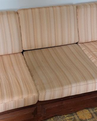 divano letto  piu due poltrone