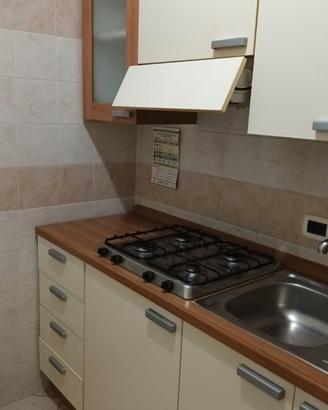 cucina completa con  frigo