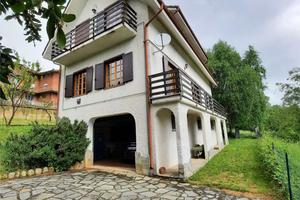 VILLA INDIPENDENTE con 2.800 mq di giardino