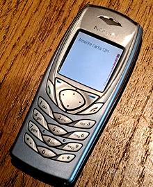 Nokia 6100 telefono cellulare anni '90